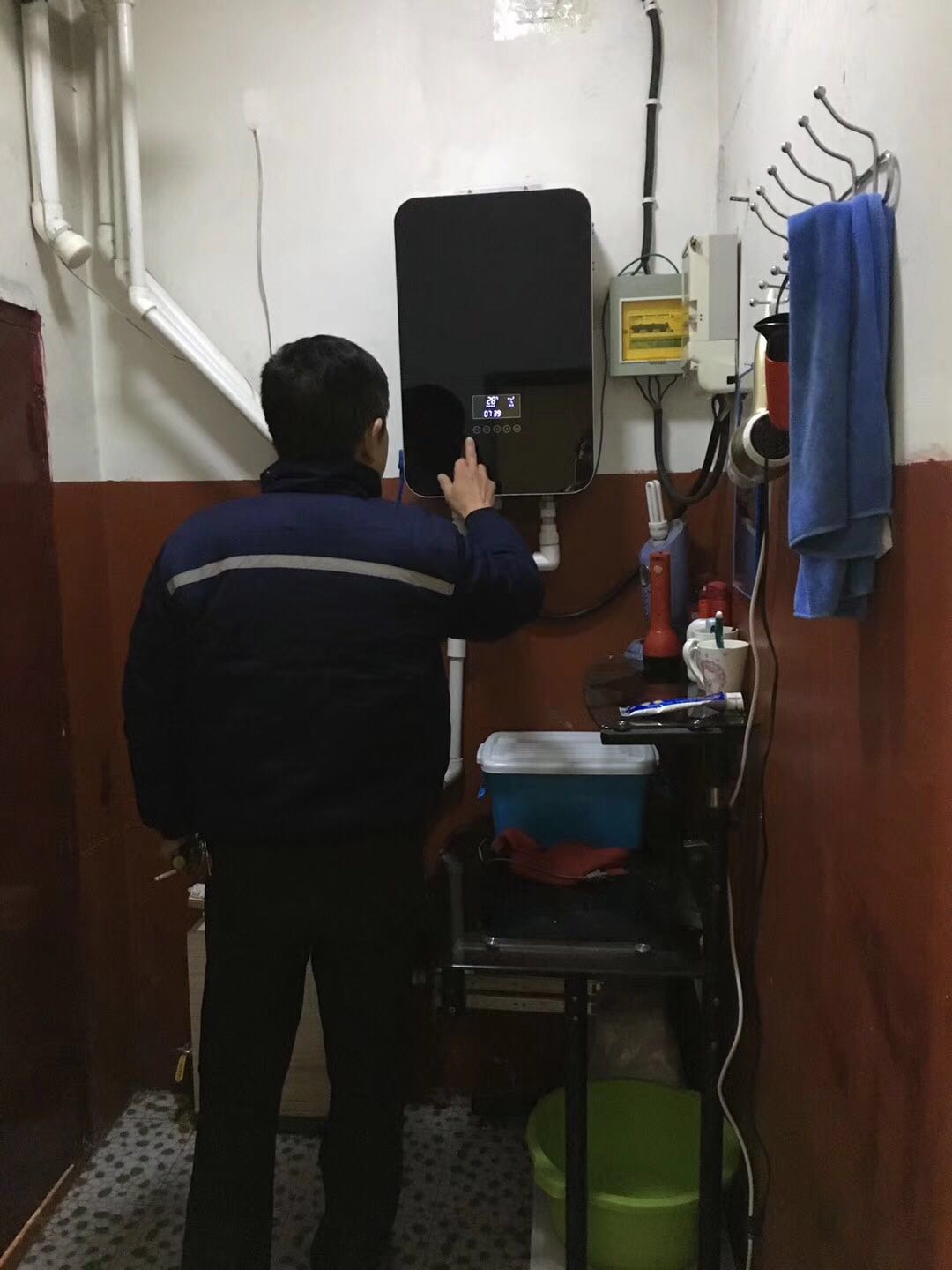 疫情防控這根弦不能松，宅家期間隔疫不隔溫 - 副本.jpg